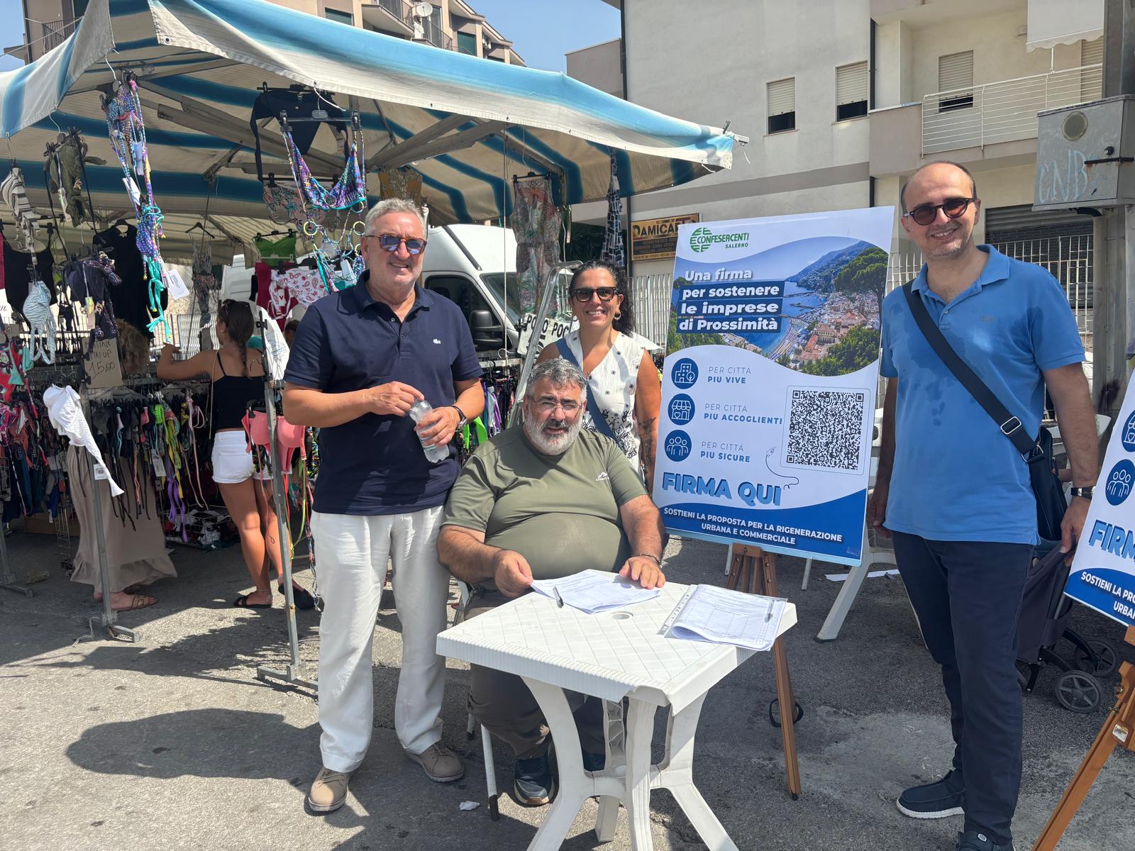 Confesercenti Salerno in campo per il rilancio del commercio di vicinato: raccolta firme al mercato di Via Robertelli